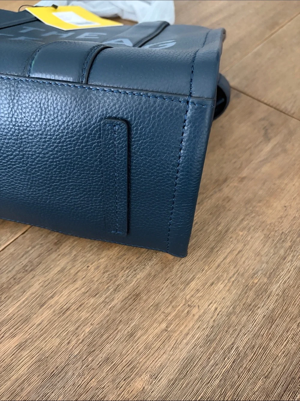 New Marc Jacobs  The Leather Medium Tote Bag